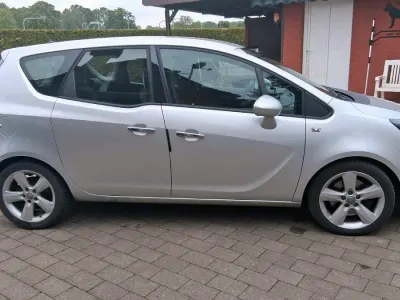 Gebraucht Opel Meriva 100 PS (73 kW) 2011 Silber Van / Kleinbus