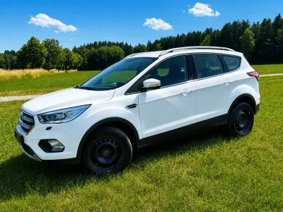 Gebraucht Ford Kuga 120 PS (88 kW) 2017 Weiß SUV