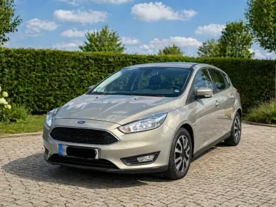 Used Ford Focus 120 HP (88 kW) 2015 Gold Hatchback