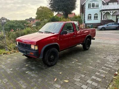 Gebraucht Nissan PickUp 83 PS (61 kW) 1998 Rot Pickup
