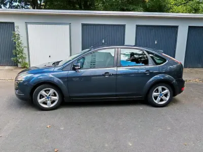 Gebraucht Ford Focus 109 PS (80 kW) 2010 Grau Limousine