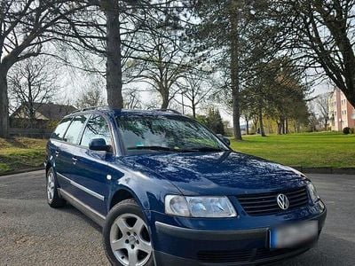 Gebraucht VW Passat 101 PS (74 kW) 2000 Blau Kombi