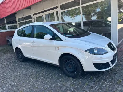 Używany Seat Altea XL Ecomotive 105 KM (77 kW) 2011 Biały Minivan