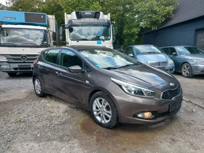 Gebraucht Kia Ceed Edition 7 90 PS (66 kW) 2013 Beige Kleinwagen