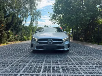 Gebraucht Mercedes A180 116 PS (85 kW) 2019 Grau Limousine