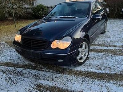 Violet Gebraucht 2003 Mercedes C180 Limousine | 1.590 €