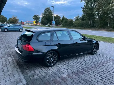 Gebraucht BMW 318 143 PS (105 kW) 2010 Schwarz Kombi