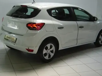 Gebraucht Dacia Sandero Essentiel 67 PS (49 kW) 2025 Weiß Limousine