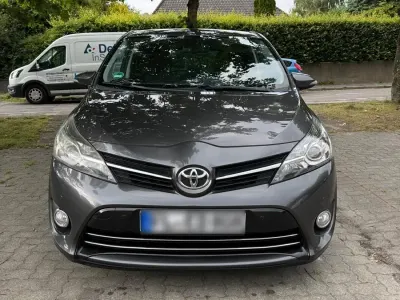 Gebraucht Toyota Verso 124 PS (91 kW) 2013 Grau Van / Kleinbus