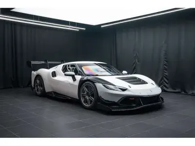 Gebraucht Ferrari 296 700 PS (514 kW) 2024 Bianco avus Coupé