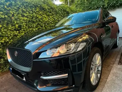 Gebraucht Jaguar F-Pace 180 PS (132 kW) 2017 Schwarz SUV