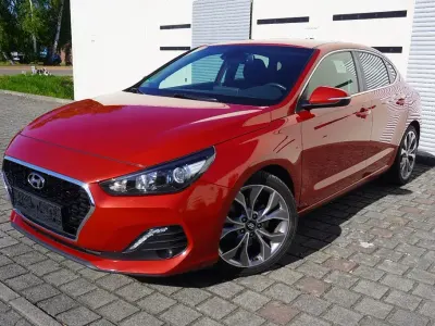 Gebraucht Hyundai i30 Style 140 PS (102 kW) 2018 Rot Limousine