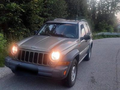 Begagnad Jeep Cherokee 163 HK (119 kW) 2005 SUV