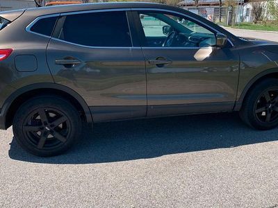Gebraucht Nissan Qashqai 116 PS (85 kW) 2015 Braun SUV