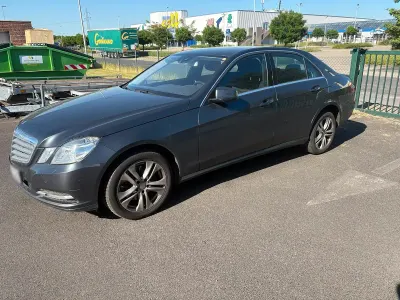 Gebraucht Mercedes E300 204 PS (150 kW) 2012 Blau Limousine