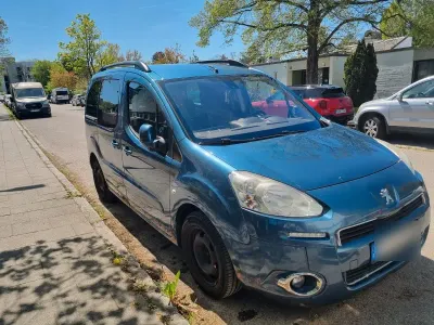 Gebraucht Peugeot Partner Tepee Family 114 PS (83 kW) 2012 Blau Van / Kleinbus