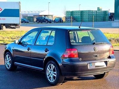 Schwarz Gebraucht 2003 VW Golf IV Kleinwagen | 2.000 € (Fairer Preis)