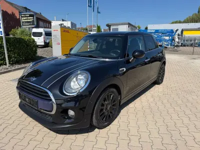Gebraucht Mini Cooper D 116 PS (85 kW) 2017 Midnight black metallic Kleinwagen