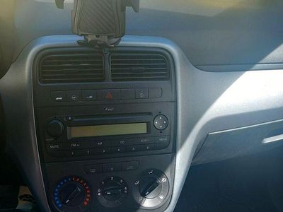 Second-hand Fiat Punto Pop 69 CP (50 kW) 2011 Alb Hatchback