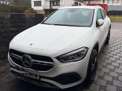 Gebraucht Mercedes GLA200 Progressive 163 PS (119 kW) 2020 Weiß SUV