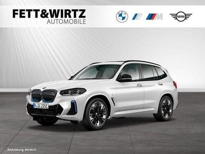 Gebraucht BMW iX3 Sport Line 210 kW (286 PS) 2022 Mineralweiß metallic SUV