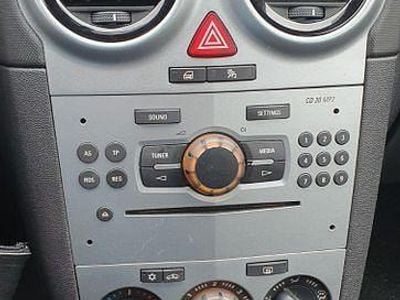 Gebraucht Opel Corsa Color Edition 69 PS (50 kW) 2014 Weiß Kleinwagen