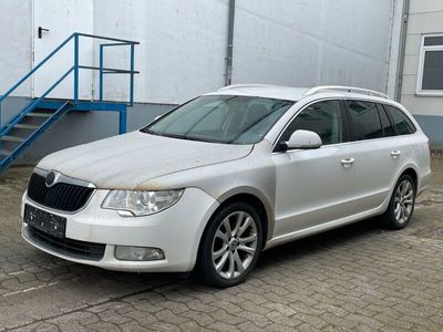 gebraucht Skoda Superb Combi 2.0 TDI Family DSG *NAVI*XENON