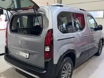 Gebraucht Peugeot Rifter Allure 131 PS (96 kW) 2020 Silber Van / Kleinbus
