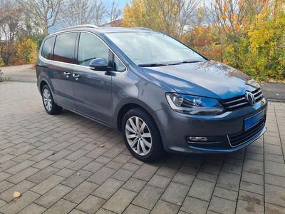Grau Gebraucht 2016 VW Sharan Highline Van / Kleinbus | 19.390 € (Fairer Preis)