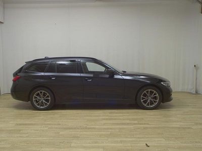 Schwarz Gebraucht 2020 BMW 320 Sport Line Kombi | 21.980 € (Guter Preis)