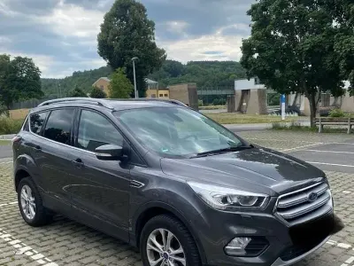 Gebraucht Ford Kuga Titanium 150 PS (110 kW) 2017 Braun SUV