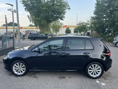 Gebraucht VW Golf VII LOUNGE 110 PS (80 kW) 2015 Limousine
