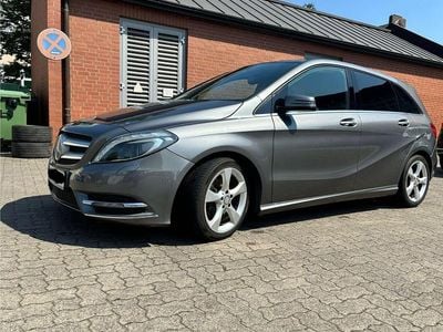 Gebraucht Mercedes B180 122 PS (89 kW) 2014 Grau Van / Kleinbus