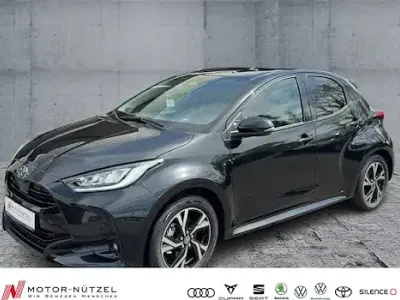 Neu Toyota Yaris Hybrid 116 PS (85 kW) 2026 Schwarz Limousine