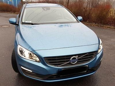 Usata Volvo V60 Business Edition 190 CV (139 kW) 2017 Blu Station wagon