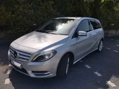 Gebraucht Mercedes B180 109 PS (80 kW) 2012 Silber Kleinwagen