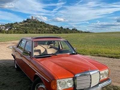 Gebraucht Mercedes E230 80 PS (58 kW) 1978 Orange Limousine
