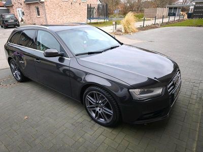 Schwarz Gebraucht 2012 Audi A4 Kombi | 8.000 € (Etwas zu teuer)