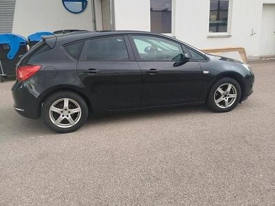 Usata Opel Astra 140 CV (102 kW) 2014 Nero Berlina