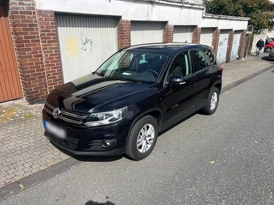 Schwarz Gebraucht 2012 VW Tiguan SUV | 11.499 € (Etwas zu teuer)