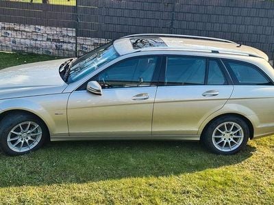 Gebraucht Mercedes C200 136 PS (100 kW) 2012 Gold Limousine