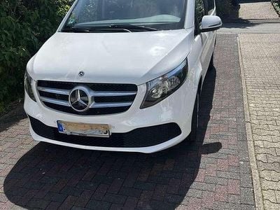 Mercedes V220