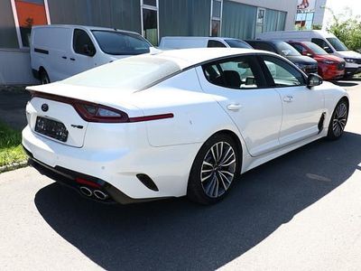 Gebraucht Kia Stinger GT-Line 200 PS (147 kW) 2018 Snow white pearl snow white pearl Kleinwagen