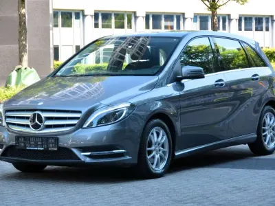 Gebraucht Mercedes B200 156 PS (114 kW) 2014 Mountaingrau Kleinwagen