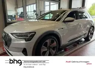 Używany Audi e-tron Ambiente 230 kW (313 KM) 2021 Biały SUV