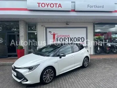 Gebraucht Toyota Corolla Style 179 PS (131 kW) 2019 (070) novaweiss perleffekt Limousine