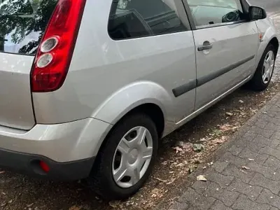 Gebraucht Ford Fiesta 80 PS (58 kW) 2006 Silber Kleinwagen