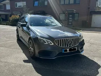 Gebraucht Mercedes E400 Avantgarde 333 PS (244 kW) 2014 Grau Limousine