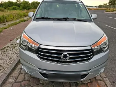 Gebraucht SsangYong Rodius Quartz 178 PS (130 kW) 2018 Grau Van / Kleinbus
