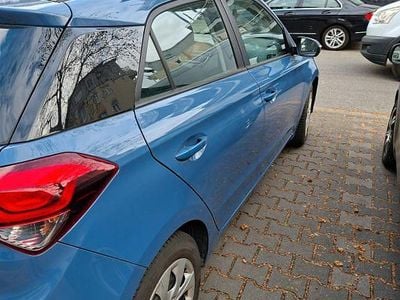 Second-hand Hyundai i20 Trend 84 CP (61 kW) 2018 Albastru Berlinǎ
